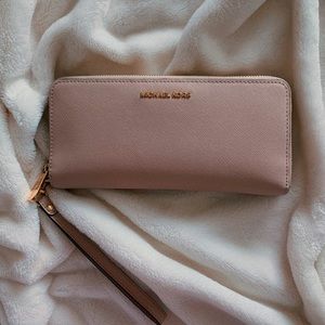 Michael Kors Mercer Travel Continental Wallet